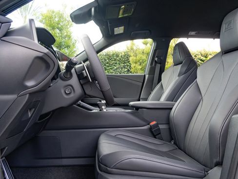 New 2026 Lexus TX 500h AWD image 19