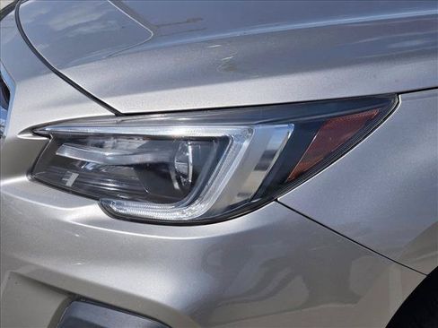 Used 2018 Subaru Outback 2.5i Limited AWD/4WD image 9