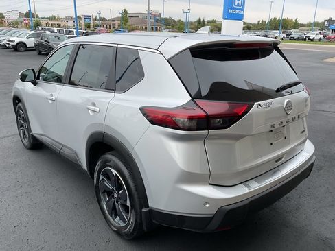 Used 2025 Nissan Rogue SV AWD/4WD image 7
