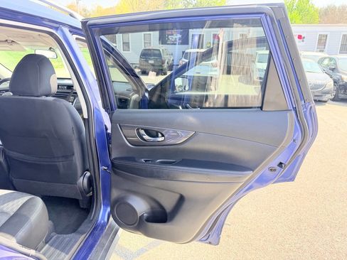 Used 2018 Nissan Rogue SV image 18