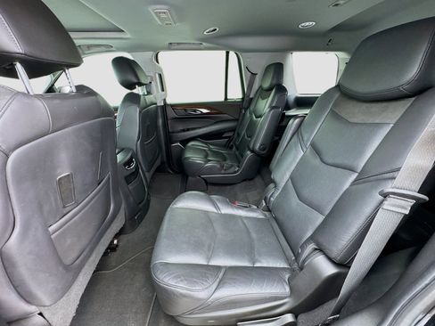 Used 2019 Cadillac Escalade Luxury AWD/4WD image 15