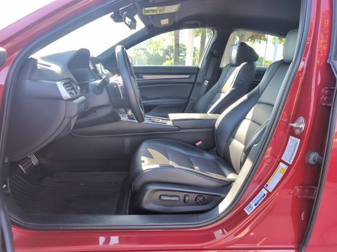 Used 2018 Honda Accord Sport image 16