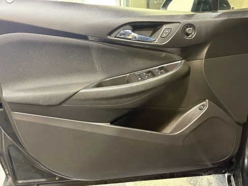 Used 2017 Chevrolet Cruze LS FWD image 10