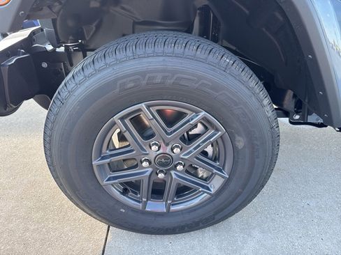 New 2025 Jeep Gladiator Sport image 23