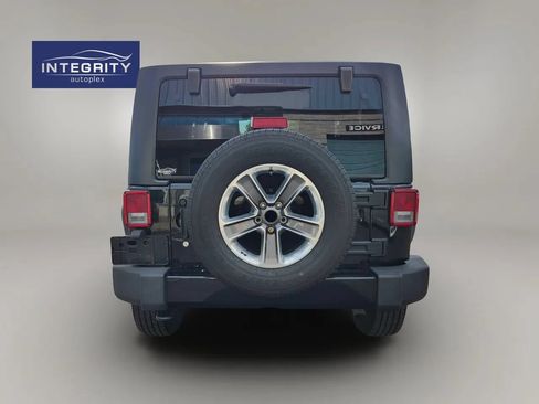 Used 2015 Jeep Wrangler Sahara w/ Dual Top Group AWD/4WD image 5