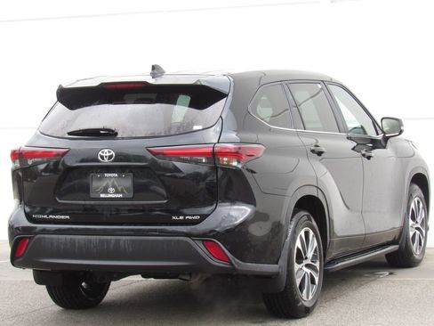Used 2024 Toyota Highlander XLE AWD/4WD image 6