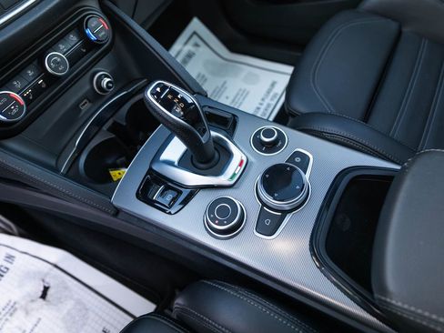 Used 2024 Alfa Romeo Stelvio Veloce image 28