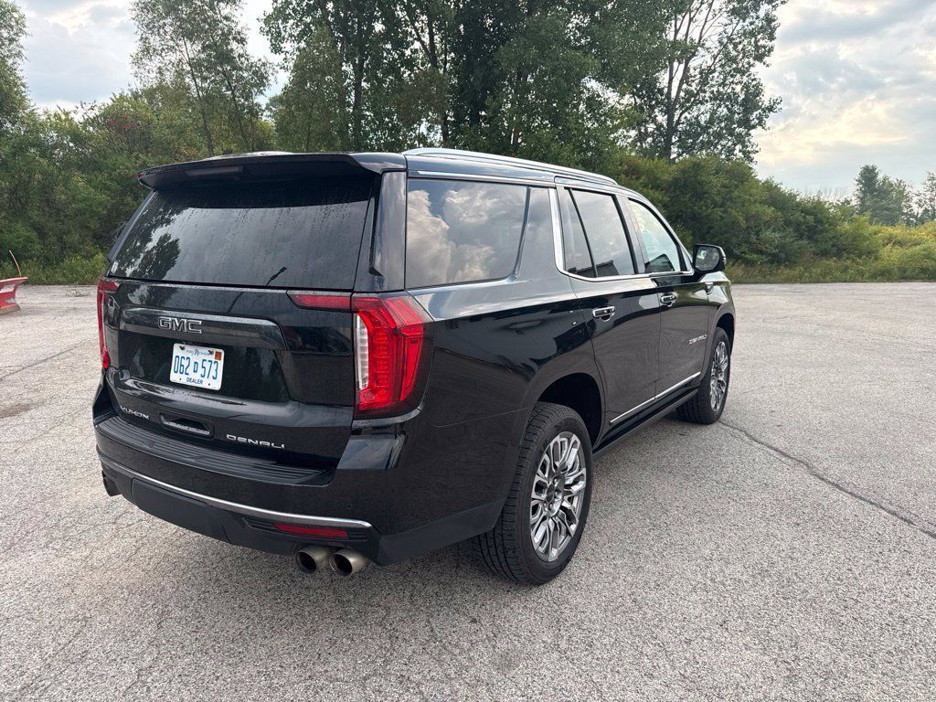 Used 2023 GMC Yukon Denali Ultimate AWD/4WD image 3