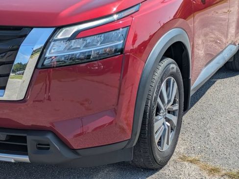 Used 2023 Nissan Pathfinder SL AWD/4WD image 9