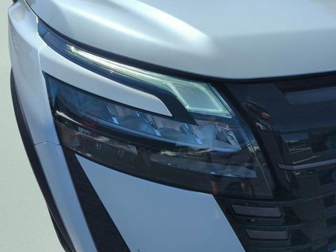 New 2026 Nissan Pathfinder SL FWD image 17