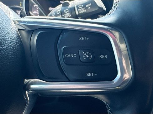 Used 2022 Jeep Wrangler Unlimited Sahara w/ Cold Weather Group AWD/4WD image 10