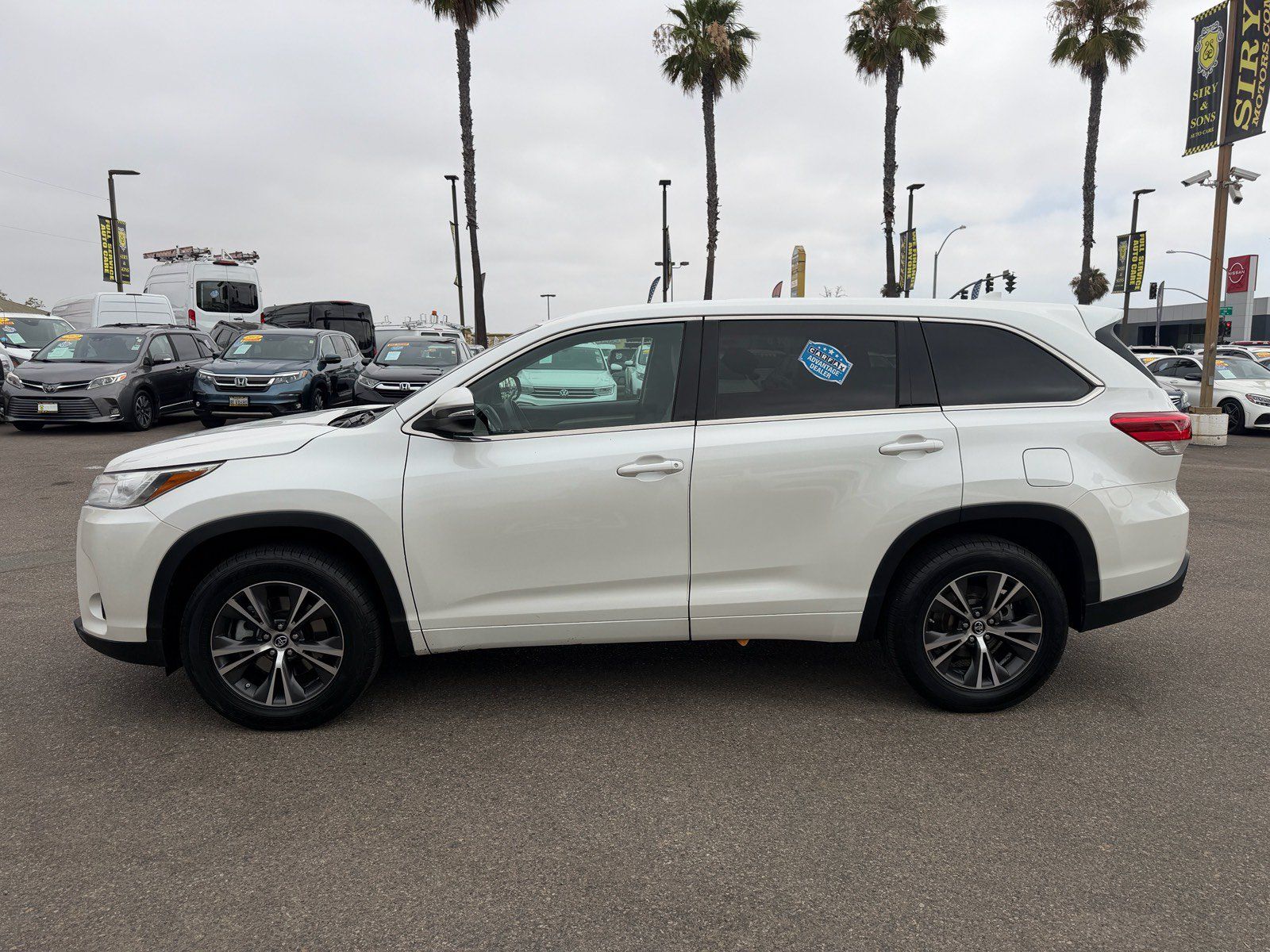 Used 2017 Toyota Highlander Plus w/ Carpet Mat Package FWD image 6