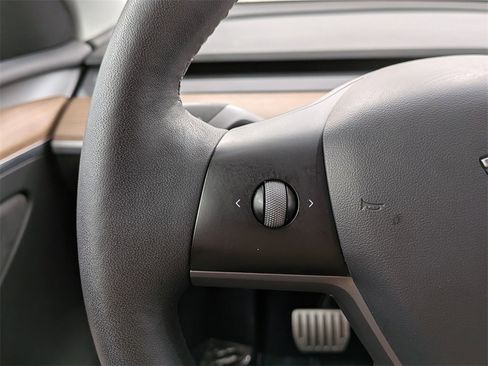 Used 2022 Tesla Model Y Performance image 18