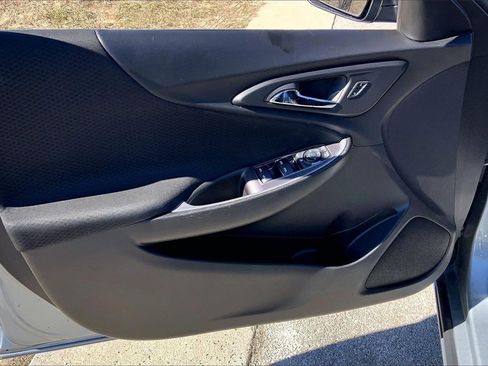 Used 2024 Chevrolet Malibu LT image 19