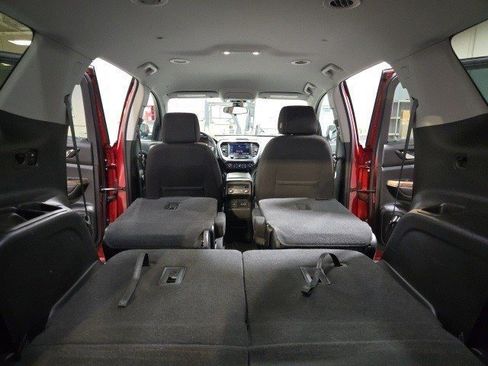 Used 2023 GMC Acadia SLE w/ Driver Convenience Package image 9