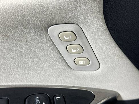 Used 2017 Toyota Avalon Touring FWD image 23