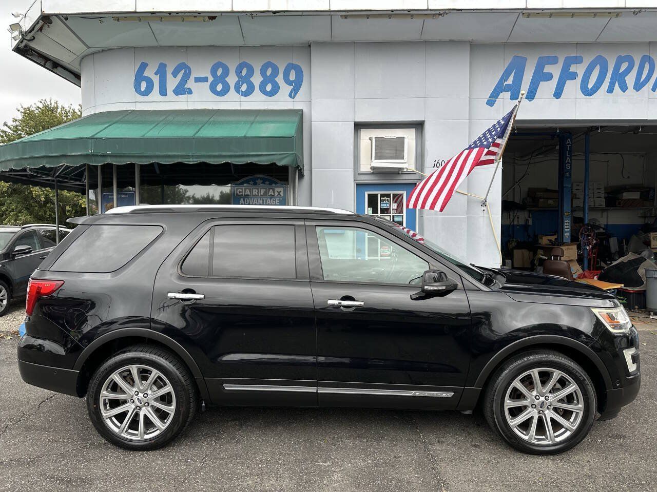 Used 2017 Ford Explorer Limited w/ Equipment Group 301A AWD/4WD image 5