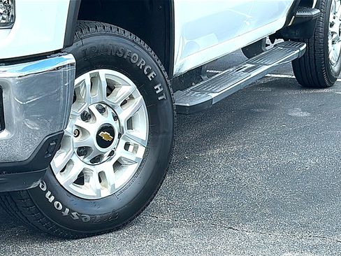 Used 2025 Chevrolet Silverado 2500 LT w/ Convenience Package AWD/4WD image 3