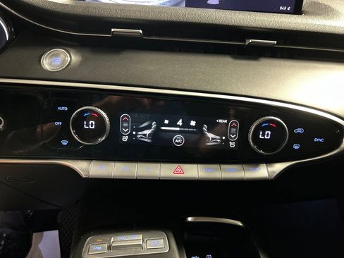 Used 2022 Genesis GV70 2.5T AWD/4WD image 17