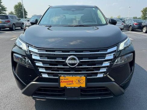 Certified 2025 Nissan Rogue SV FWD image 9