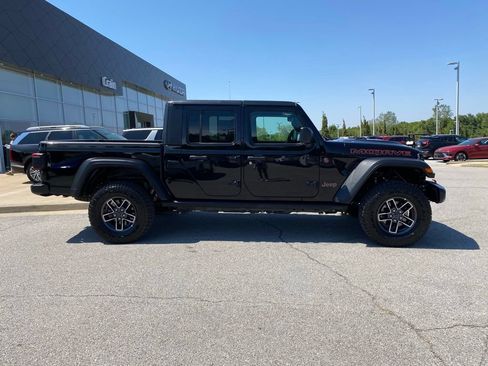 Used 2026 Jeep Gladiator Mojave AWD/4WD image 8