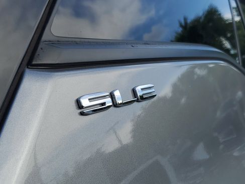 Used 2024 GMC Terrain SLE w/ Driver Convenience Package image 7