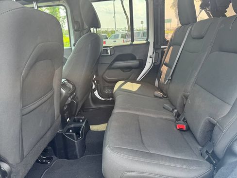 Used 2018 Jeep Wrangler Unlimited Sahara w/ Dual Top Group AWD/4WD image 32