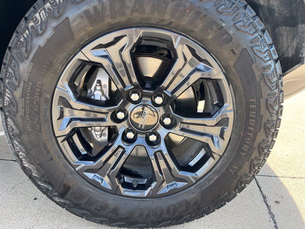 Used 2023 GMC Canyon Elevation w/ Elevation Premium Package RWD image 7