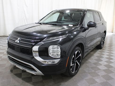 Used 2022 Mitsubishi Outlander SE image 35