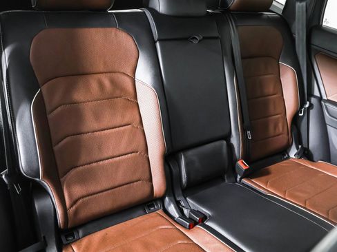 Used 2023 Volkswagen Tiguan SEL R-Line image 44