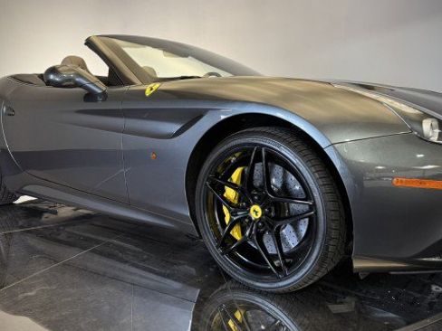 Used 2015 Ferrari California T image 39