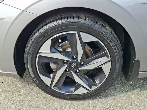 Used 2023 Hyundai Elantra SEL w/ Convenience Package FWD image 8