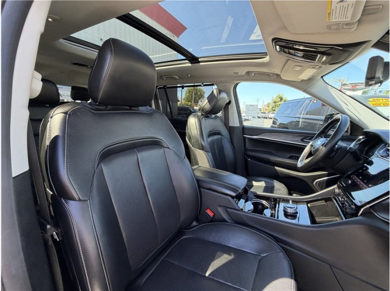 Used 2021 Jeep Grand Cherokee L Limited w/ Luxury Tech Group II AWD/4WD image 37