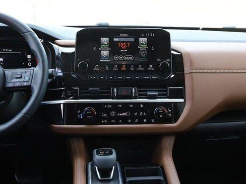 Used 2025 Nissan Pathfinder Platinum AWD/4WD image 27