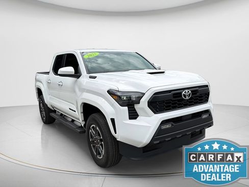 Used 2025 Toyota Tacoma TRD Sport AWD/4WD image 3