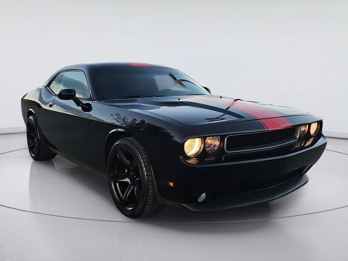 Used 2013 Dodge Challenger SXT RWD image 7