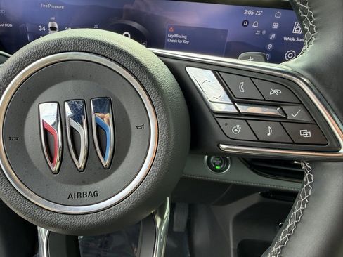 Used 2025 Buick Enclave Preferred w/ Power Package image 19