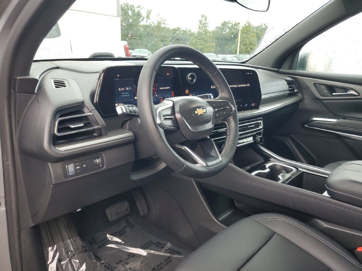Used 2026 Chevrolet Traverse LT FWD image 18