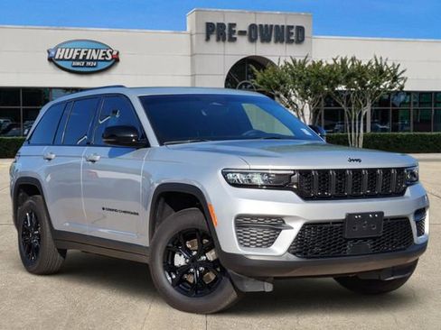 Certified 2025 Jeep Grand Cherokee Altitude RWD image 1