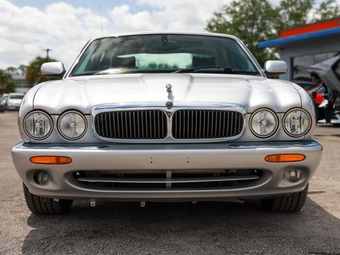 Used 2002 Jaguar XJ8 image 17