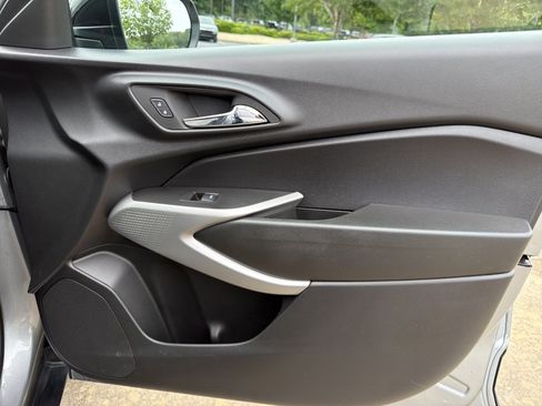 Used 2024 Chevrolet Trax RS FWD image 14