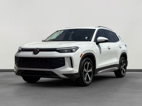 New 2026 Volkswagen Tiguan SE FWD image 1