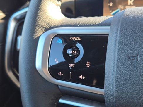 New 2026 Nissan Armada SL w/ Captain's Chari Seat Package image 29