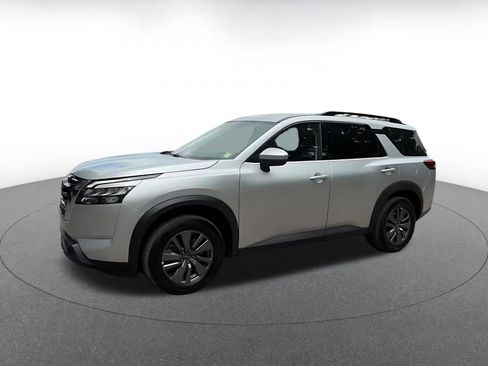 Used 2025 Nissan Pathfinder SV FWD image 8
