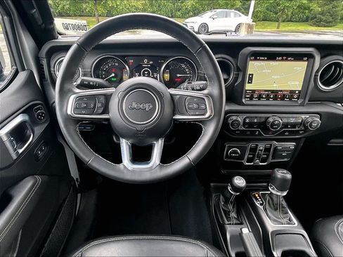 Used 2023 Jeep Wrangler Unlimited Sahara w/ Cold Weather Group AWD/4WD image 17