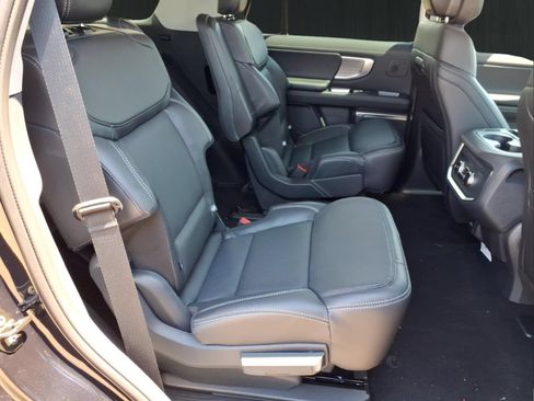 New 2026 Ford Expedition Platinum w/ Driver's Package AWD/4WD image 19
