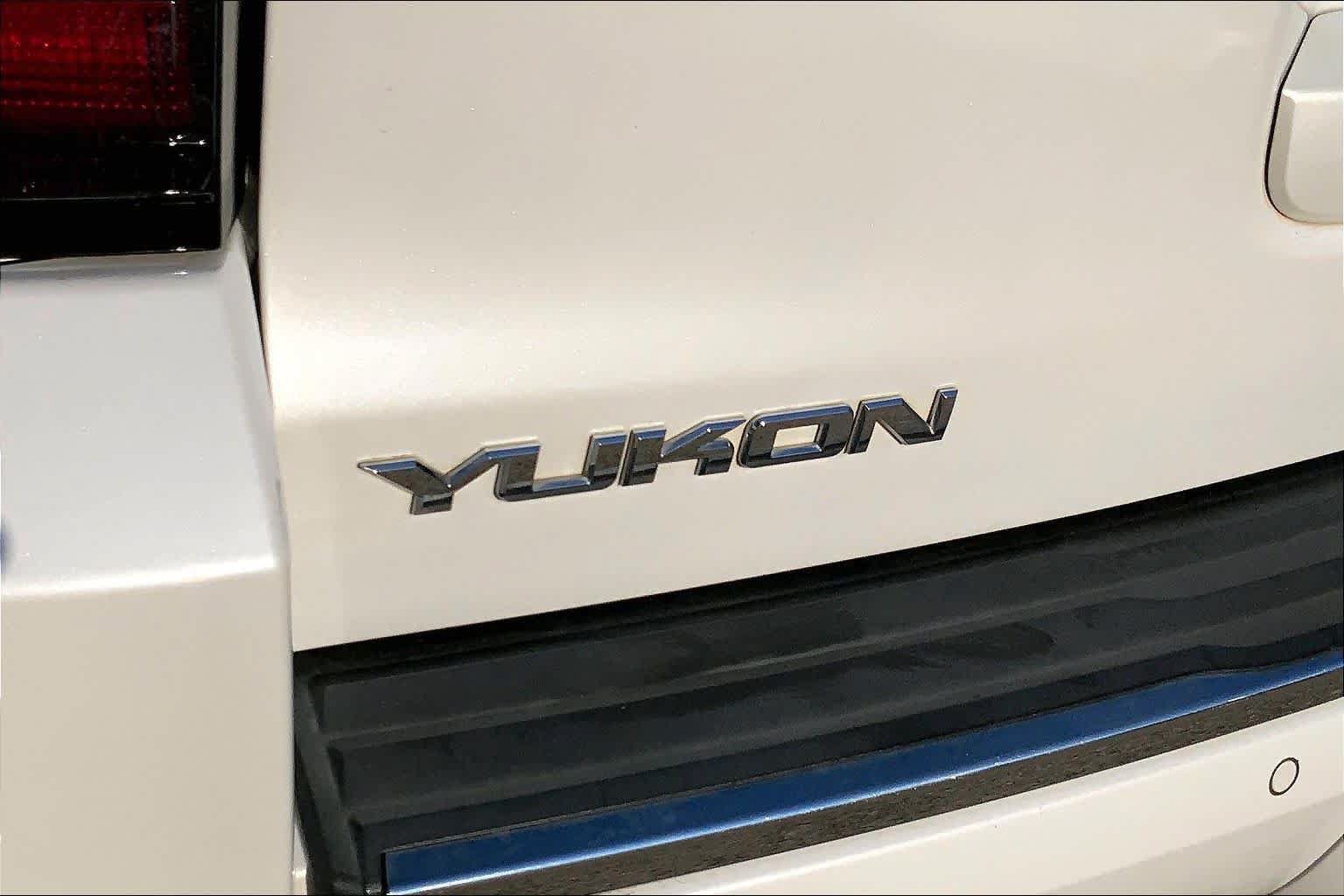 Used 2017 GMC Yukon Denali w/ Open Road Package AWD/4WD image 29