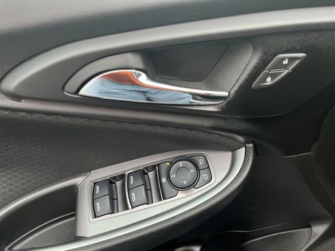 Used 2023 Chevrolet Malibu LT image 34