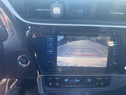 Used 2018 Toyota Corolla SE w/ SE Premium Package FWD image 13
