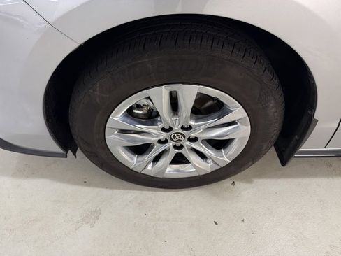 Used 2025 Toyota Sienna Limited AWD/4WD image 11